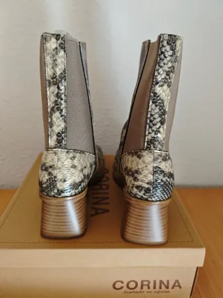 Botines tacón piel serpiente