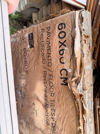 Azulejos 60x60. 12 piezas. 4,3 m2. 35 euros