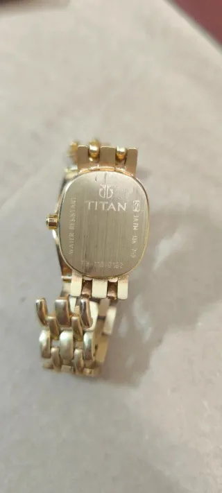 Reloj Titan Oro y Diamantes