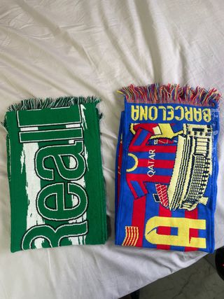 Dos bufandas de fútbol