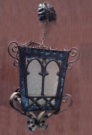 Lámpara antigua de hierro y cristal