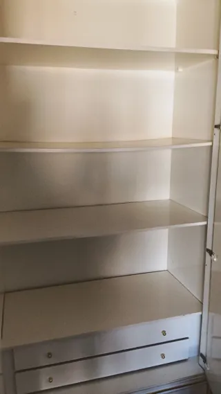 Cómoda, armario, mesitas y cabecero