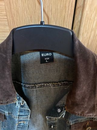 Cazadora vaquera con detalles marrones