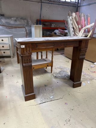 Cubre chimenea antiguo de madera y mármol