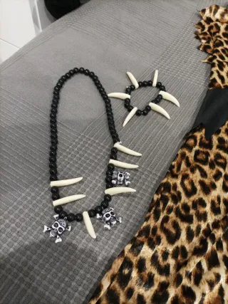 Disfraz cavernícola estampado leopardo.