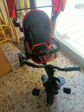Triciclo infantil rojo