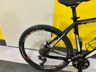 Bicicleta de Montaña Cube Analog Negra