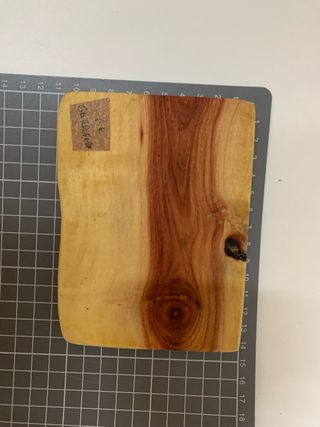 Tabla de cortar artesanal de madera de algarrobo