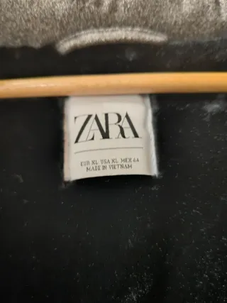 Cazadora Zara Gris con Capucha