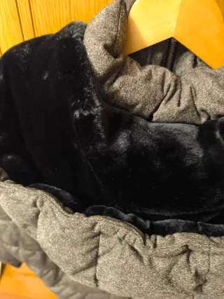 Cazadora Zara Gris con Capucha