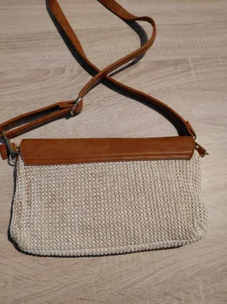 Bolso de verano tejido y piel