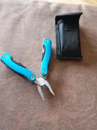 Alicates pequeños con funda azul