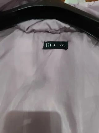 Anorak rosa con capucha