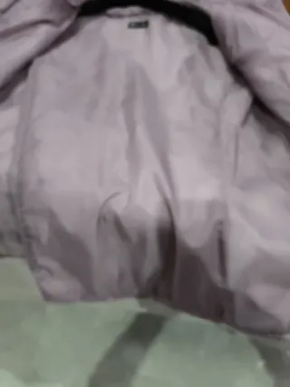 Anorak rosa con capucha