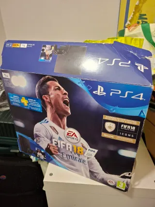 PS4 (PlayStation 4) FIFA 18 Bundle