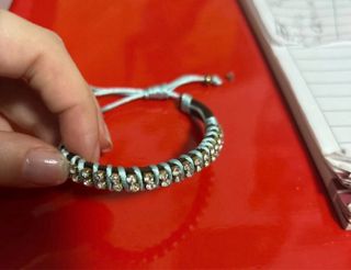 9 Braccialetto cordino  e 1 collana