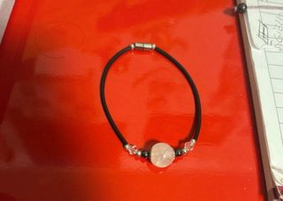 9 Braccialetto cordino  e 1 collana