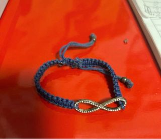 9 Braccialetto cordino  e 1 collana