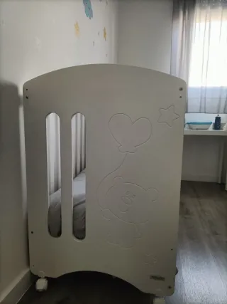 Cuna de bebé blanca