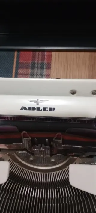 Macchina da scrivere tippa vintage