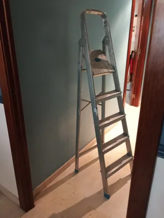 Escalera aluminio 5 peldaños