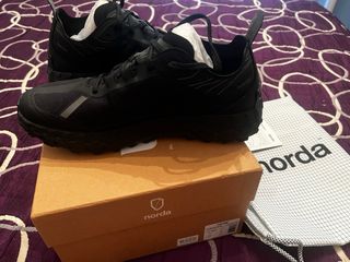 Zapatillas trail running Norda 001A negras