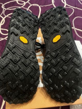 Zapatillas trail running Norda 001A negras