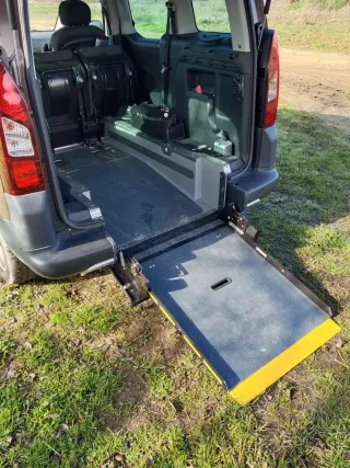 Furgoneta Peugeot para minusválidos