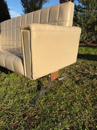 Divano a due posti in pelle sintetica beige