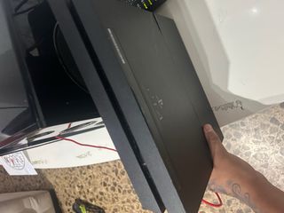 PS4 500GB + 9 giochi (leggi descrizione)