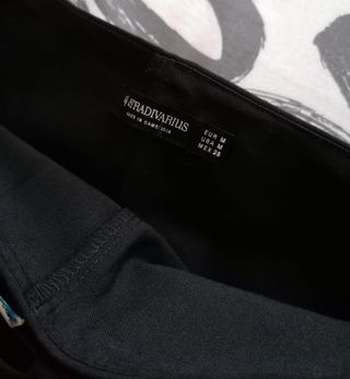 Falda pantalón negra con cinturón