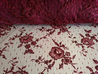 Tejido pedrería morado y rojo