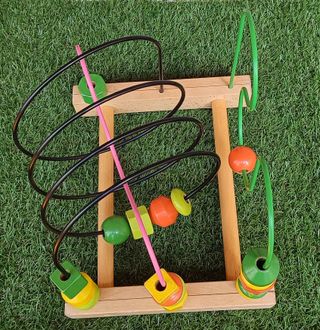 Juguete madera con cuentas