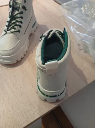 Botas de hombre beige y verde