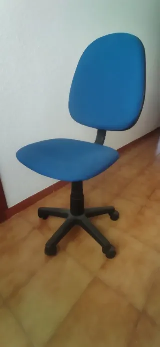 Silla de escritorio azul y negra