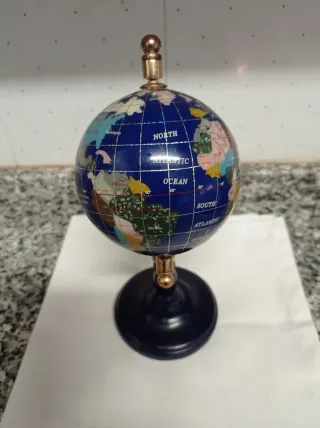Globo terráqueo decorativo de piedras