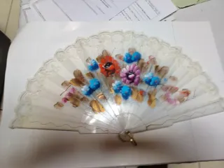 Ventaglio vintage decorato fiori