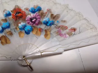 Ventaglio vintage decorato fiori