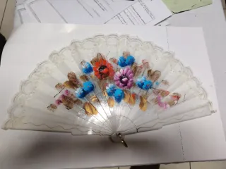 Ventaglio vintage decorato fiori