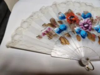 Ventaglio vintage decorato fiori