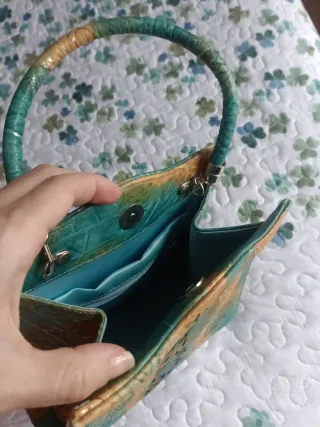 Bolso de fiesta azul y marrón