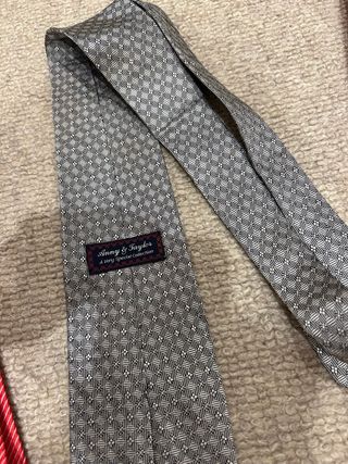 cada corbata 9,90€ El pack a negociar