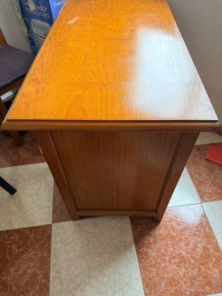 Escritorio de madera  4 cajones