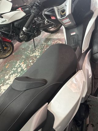 Keeway 125cc Scooter Blanca con Baúl