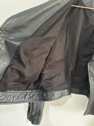Chaqueta de piel Mango negra
