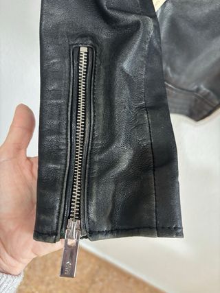 Chaqueta de piel Mango negra