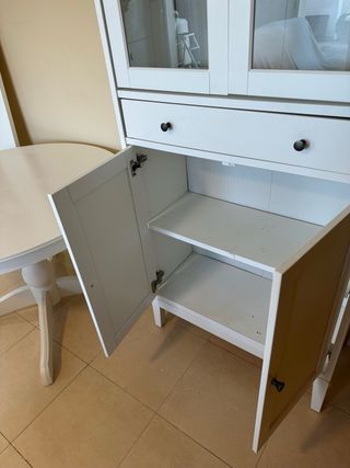 Vitrina Blanca con Puertas de Cristal