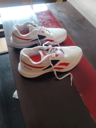 Zapatillas Reebok Blancas y Rojas