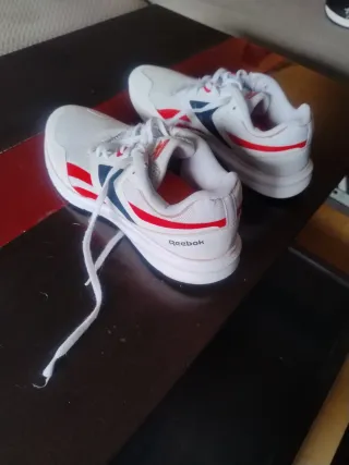 Zapatillas Reebok Blancas y Rojas