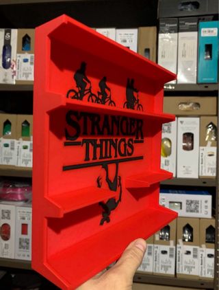 Estantería Stranger Things funko pop kinder joy